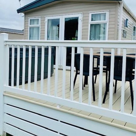 Our Kingfisher 34-4 Persons With Private Hot Tub-Pet Friendly-Tranquil Holiday Away From It All Yet Not Far From St Austell- The Holiday Home Has Two Bedrooms, Living And Dining Area, Equipped Kitchen-Decking-Outdoor Furniture-Fishing Lakes-Perfect Grampound Экстерьер фото