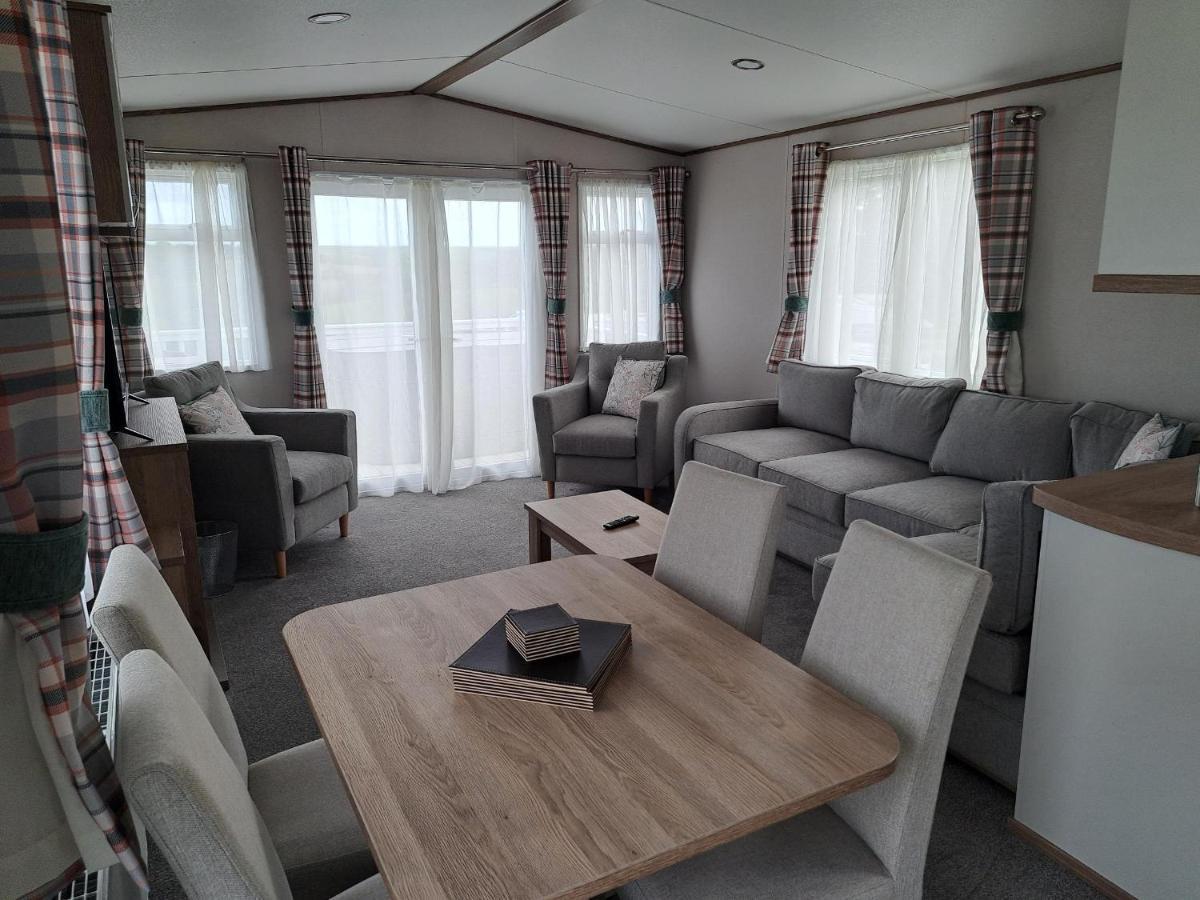 Our Kingfisher 34-4 Persons With Private Hot Tub-Pet Friendly-Tranquil Holiday Away From It All Yet Not Far From St Austell- The Holiday Home Has Two Bedrooms, Living And Dining Area, Equipped Kitchen-Decking-Outdoor Furniture-Fishing Lakes-Perfect Grampound Экстерьер фото