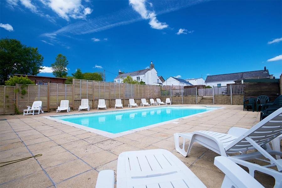 Our Kingfisher 34-4 Persons With Private Hot Tub-Pet Friendly-Tranquil Holiday Away From It All Yet Not Far From St Austell- The Holiday Home Has Two Bedrooms, Living And Dining Area, Equipped Kitchen-Decking-Outdoor Furniture-Fishing Lakes-Perfect Grampound Экстерьер фото